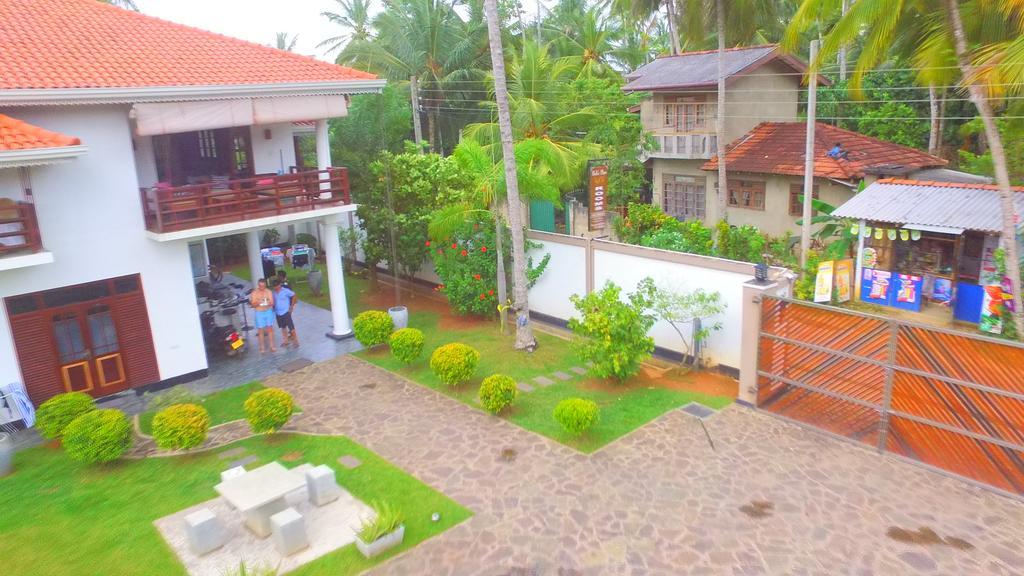 Helis Place Unawatuna Buitenkant foto